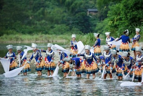 【純凈貴州】黃果樹(shù)+小七孔+西江苗寨 雙高5日游1晚西江客棧